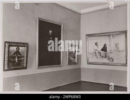 Warsaw. National Museum, ul. Podwale 15; Polish Painting Gallery - room with paintings by Aleksander Gierymski;  around 1932 (1932-00-00-1939-00-00);Gierymski, Aleksander (1850-1901) - reproduction, National Museum in Warsaw, National Museum in Warsaw - collection, Podwale (Warsaw - street), exhibitions, galleries, Polish painting, museums, interiors Stock Photo