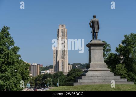 Pittsburgh, Pennsylvania – July 23,2023: A statue of Edward Bigelow outside Phipps Conservatory overlooks Shenley Avenue and the Cathedral of Learning Stock Photo
