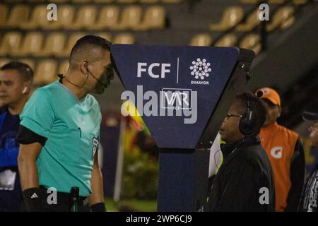 Bogota, Colombia. 04th Mar, 2024. A referee checks the VAR unit during the Deportivo Pasto (1) V Fortaleza (0) match during the BetPlay league in Pasto, Colombia, March 4, 2024. Photo by: Sebastian Maya/Long Visual Press Credit: Long Visual Press/Alamy Live News Stock Photo