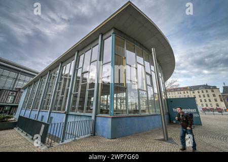 Tränenpalast, Museum zur Deutschen Teilung und Mauerfall, Friedrichstraße, Mitte, Berlin, Deutschland Stock Photo