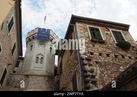 Herceg Novi, Montenegro, old town, Sat-kula tower, Sahat-kula, Tora, chapel tower or Clock tower 08.09.22 Tourists walk along the aisle under the city Stock Photo