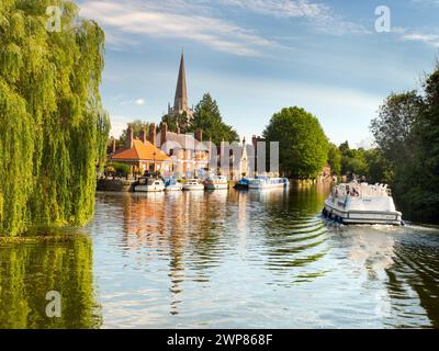 Scenic view of the Thames at Abingdon on a fine summer morning. We're on the north bank of the river, looking downstream towards St Helen's Wharf - a Stock Photo