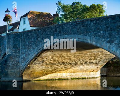 Abingdon claims to be the oldest town in England. This is its famous medieval stone bridge. It was begun in 1416 and completed in 1422, using local li Stock Photo