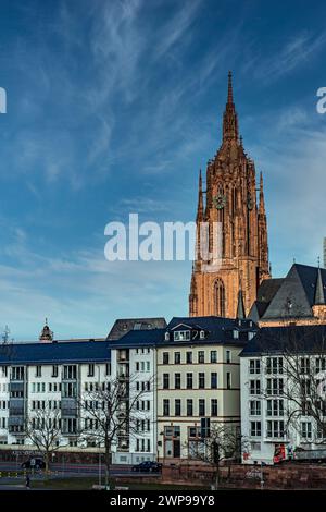 Der römisch-katholische Kaiserdom St. Bartholomäus in Frankfurt am Main, der größte Sakralbau der Stadt, ist die ehemalige Wahl- und Krönungskirche de Stock Photo