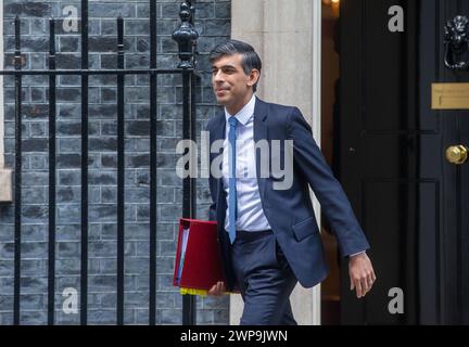 London, England, UK. 6th Mar, 2024. UK Prime Minister RISHI SUNAK leaves 10 Downing Street ahead of spring budget. (Credit Image: © Tayfun Salci/ZUMA Press Wire) EDITORIAL USAGE ONLY! Not for Commercial USAGE! Stock Photo