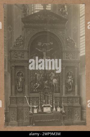 Bodzentyn. Church of the Assumption of the Blessed Virgin Mary and Saint. Stanisław Bishop - view of the main altar (originally in the Wawel cathedral);  around 1910–ok. 1922 (1910-00-00-1922-00-00); Stock Photo