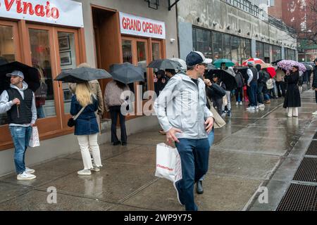 Hundreds of people wait on line in the pouring rain at the grand opening of a branch of the Florentine sandwich shop All’Antico Vinaio in Greenwich Village in New York on Saturday, March 2, 2024. The popular chain gave away 1000 free sandwiches to the intrepid schnorrers who braved the weather for hours. (© Richard B. Levine) Stock Photo