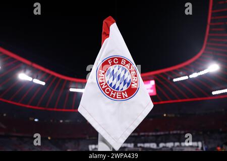 Munchen, Germany. 05th Mar, 2024. The corner flag in the Allianz Arena stadium during the Uefa Champions League second leg round of 16 match beetween FC Bayern Munchen and Ss Lazio at Allianz Arena on March 5, 2024 in Munchen, Germany . Credit: Marco Canoniero/Alamy Live News Stock Photo