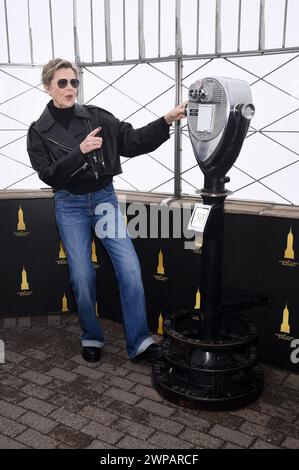 New York, USA. 06th Mar, 2024. Annette Bening visits the Empire State Building to celebrate release of new series 'Apples Never Fall', New York, NY, March 6, 2024. (Photo by Anthony Behar/Sipa USA) Credit: Sipa USA/Alamy Live News Stock Photo