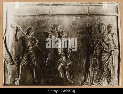 Gniezno. The door is angry in the Basilica of the Primate's Assumption of the Mine Mary - the quarters: Mier Merge of Ska Wojciech; Jesio Not after 12.07.1930 (1929-00-00-1930-00-00); Stock Photo