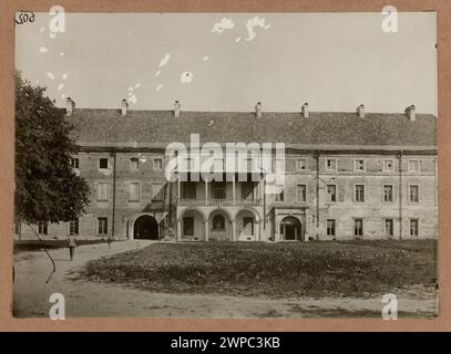 O Yka (Olica, Ukraine). Radziwi Castle - general view of the corps;  around 1916 (negative); around 1916-1927 (print) (1915-00-00-1927-00-00); Stock Photo