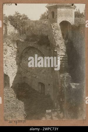 O Yka (Olica, Ukraine). Radziwi Castle - Zwierzyniec;  around 1916 (negative); around 1916-1927 (print) (1910-00-00-1927-00-00); Stock Photo