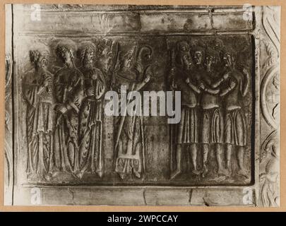 Gniezno. The door is angry in the Basilica of the Primate's ascenda of the most important Mary of the Virgin - Wojciech speaks to the Prussians; Jesio Not after 12.07.1930 (1929-00-00-1930-00-00); Stock Photo