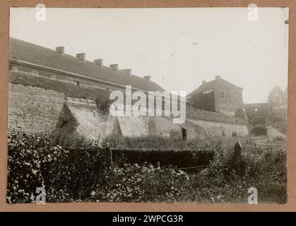 O Yka (Olica, Ukraine). Radziwi Castle - a fragment of the defensive walls;  around 1916 (negative); around 1916-1927 (print) (1915-00-00-1927-00-00); Stock Photo