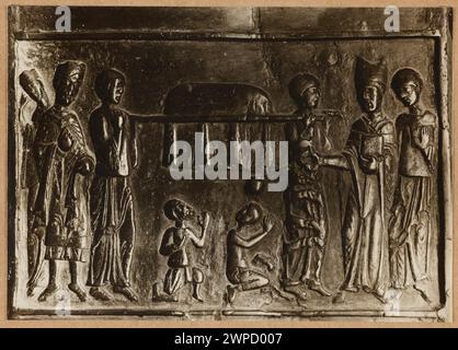 Gniezno. The door is angry in the Basilica of the Primate's Assumption of the Mine Mary - Quarter: Transfer of OK. Wojciech; Jesio Not after 12.07.1930 (1929-00-00-1930-00-00); Stock Photo