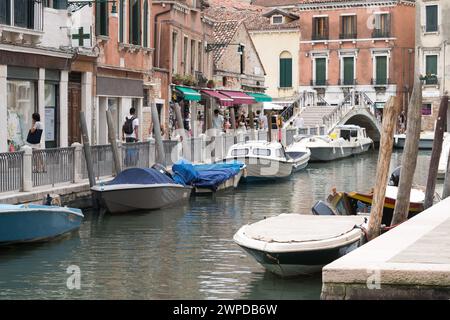 Rio dei Tolentini in Santa Croce sestiere in historic centre of Venice, Veneto, Italy © Wojciech Strozyk / Alamy Stock Photo Stock Photo