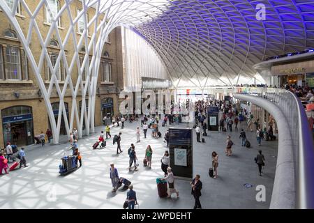 UK, London, the departure hall, Kings Cross railway station. Stock Photo