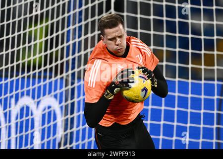 Wojciech Szczesny of Juventus FC warms up before the Serie A TIM match between SSC Napoli and Juventus FC at Diego Armando Maradona Stadium in Naples, Stock Photo