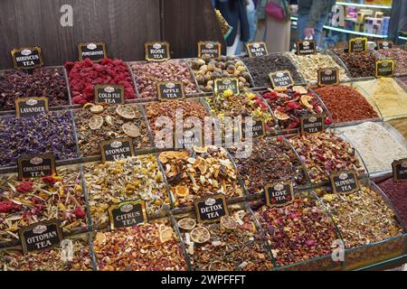 Colourful products on sale in the Spice (Egyptian,) Bazaar in Istanbul, Turkey Stock Photo