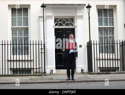 London, UK. 06th Mar, 2024. Jeremy Hunt, the Chancellor of the Exchequer, stands outside Number 11 Downing Street before he delivers his Budget speech in The House of Commons at lunchtime. Budget Day, Downing Street, Westminster, London, on 6th March, 2024. Credit: Paul Marriott/Alamy Live News Stock Photo