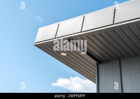Flat Minimalist Roof Top Architecture Reference: Modern Guest House With Standing Seam Facade Panoramic Glazing And