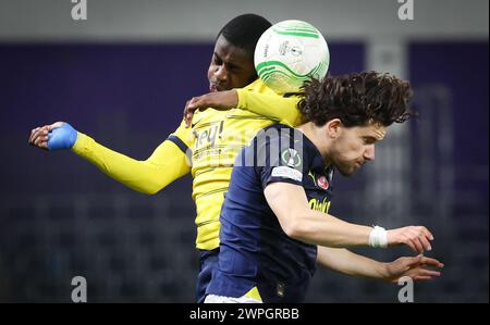 Brussels, Belgium. 07th Mar, 2024. Union's Noah Sadiki and Fenerbahce's Ferdi Kadioglu fight for the ball during a soccer game between Belgian club Royale Union Saint Gilloise and Turkish club Fenerbahce, on Thursday 07 March 2024 in Brussels, the first leg of the 1/8 finals of the UEFA Conference League competition. BELGA PHOTO VIRGINIE LEFOUR Credit: Belga News Agency/Alamy Live News Stock Photo