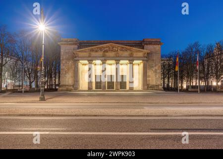The Neue Wache in Berlin, the Central Memorial of the Federal Republic of Germany for the Victims of War and Dictatorship, at night Stock Photo