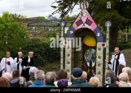 14/05/15  Yew Tree Well.  To mark ascension day this year's well dressings are unveiled and blessed by the local clergy in the Derbyshire village of T Stock Photo