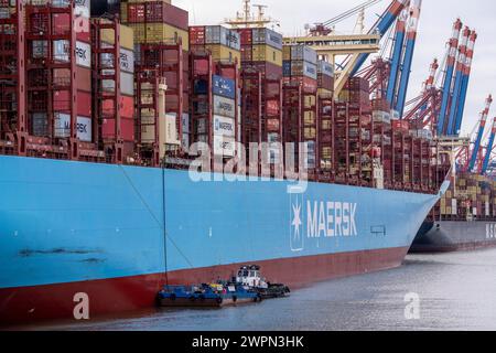 Magleby Maersk container freighter at EUROGATE Container Terminal, Waltershofer Hafen, disposal of liquid and solid ship waste, slop, bilge and tank w Stock Photo