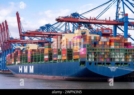 HMM Nuri container freighter, at HHLA Container Terminal Burchardkai, in Waltershofer Hafen, being loaded, capacity of up to 16000 TEU, Hamburg, Germa Stock Photo
