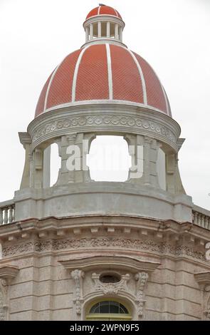 059 Small lantern on a red tile-cladded dome topped turret, rooftop corner of a house at the O'Reilly and Cuba Tacon Streets junction. Havana-Cuba. Stock Photo