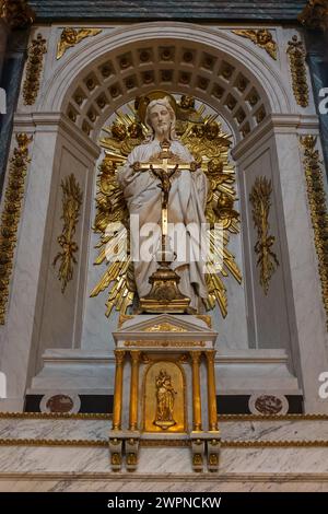 Paris, France, 2024. Marble statue of the Sacred Heart of Jesus (1879) by Jean-Marie Bonnassieux in the église Saint-Paul-Saint-Louis (vertical) Stock Photo