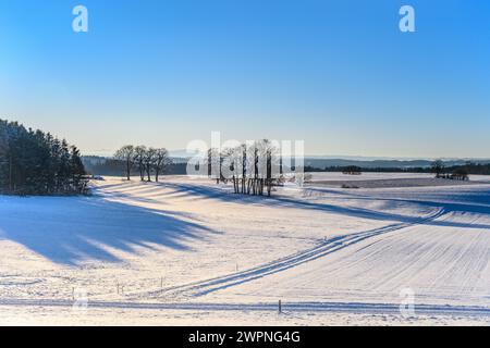 Germany, Bavaria, Tölzer Land, Münsing, winter landscape near Attenkam, view to the west with Hohen Peißenberg Stock Photo