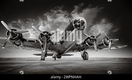 old military bomber plane Stock Photo - Alamy