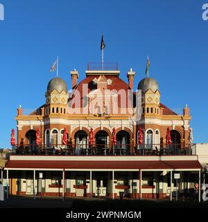 Beautiful old hotel built during the gold rush in the mining town Kalgoorlie, Western Australia Stock Photo