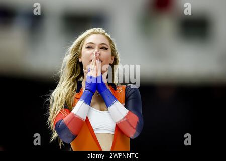 INZELL - Jutta Leerdam (NED) reacts after winning bronze after the