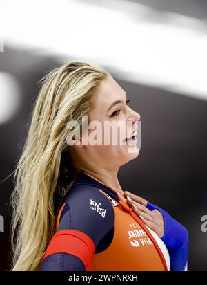 INZELL - Jutta Leerdam (NED) reacts after winning bronze after the