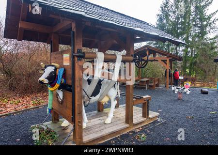 Ottendorf-Okrilla, Ochsenbude is a replica of a device in which oxen and cows were locked up until the 1950s in order to nail protective iron to their claws, in hamlet Grünberg, Saxony, Germany Stock Photo