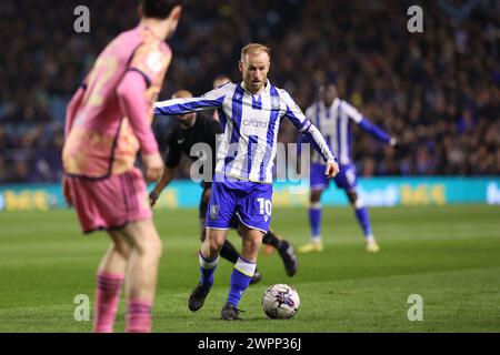 Barry Bannan (Sheffield Wednesday) in possession during the Sky Bet Championship match between Sheffield Wednesday and Leeds United at Hillsborough, Sheffield on Friday 8th March 2024. (Photo: Pat Scaasi | MI News) Credit: MI News & Sport /Alamy Live News Stock Photo