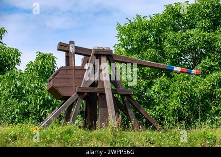 Catapult at the ruins of Schaumburg Castle, also known as Schaumberg, located west of Schalkau (Sonneberg district) in Thuringia. It was the ancestral seat of the noble Schaumberg family. Stock Photo