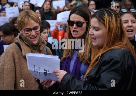 Paris, France. 08th Mar, 2024. © Julien Mattia/Le Pictorium/MAXPPP - Paris 08/03/2024 Julien Mattia/Le Pictorium - 08/03/2024 - France/Ile-de-France/Paris - L'actrice francaise, Judith Godreche se joint a la manifestation du 8 Mars, a l'occasion de la journee internationale du droits des Femmes, a Paris. - Valeurs ACtuelles out, RUSSIA OUT, NO RUSSIA #norussia, no jdd, jdd out/08/03/2024 - France/Ile-de-France (region)/Paris - French actress Judith Godreche joins the March 8 demonstration in Paris to mark International Women's Rights Day. Credit: MAXPPP/Alamy Live News Stock Photo