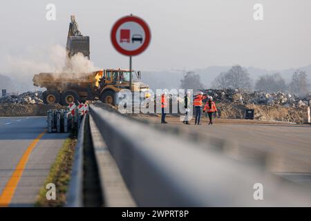 Rieste, Germany. 09th Mar, 2024. An excavator and a dump truck are on the road to help remove a bridge that crosses the A1 highway. This is accompanied by a full closure of the A1 highway between the Bramsche and Neuenkirchen/Vörden junctions. Credit: Friso Gentsch/dpa/Alamy Live News Stock Photo
