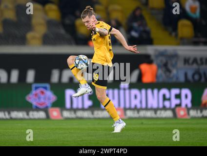 Dresden, Germany. 08th Mar, 2024. Soccer: 3rd division, SG Dynamo Dresden - TSV 1860 Munich, Matchday 29, Rudolf-Harbig-Stadion. Dynamo's Kevin Ehlers plays the ball. Credit: Robert Michael/dpa/Alamy Live News Stock Photo
