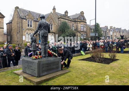 Barnsley, UK. 09 MAR, 2024. People lay wreathes at the memorial to fallen mineworkers statue, outside the Barnsley National Union of Mineworkers hall in Barnsley, comomorating those who lost their lives during the miners strikes 40 years since the strikes.  Credit Milo Chandler/Alamy Live News Stock Photo