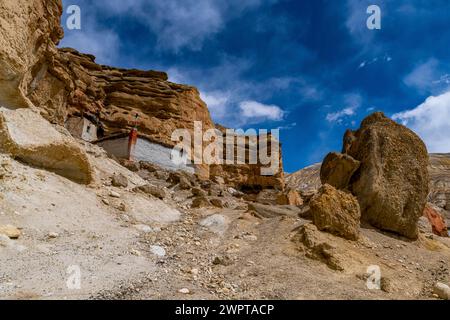 Cave appartments, Garphu, Kingdom of Mustang, Nepal Stock Photo