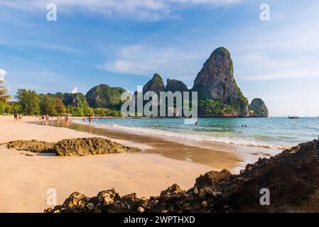 Railay-beach near Krabi, panorama, sandy beach, dream beach, beach, beach holiday, limestone rocks, landscape, coastal landscape, coast, paradise Stock Photo