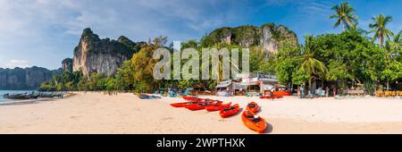 Railay-beach near Krabi, panorama, sandy beach, dream beach, beach, beach holiday, limestone rocks, landscape, coastal landscape, coast, boat Stock Photo