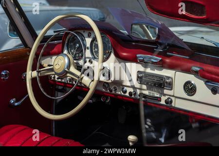 LINTHE, GERMANY - MAY 27, 2023: The interior of sports car Mercedes-Benz 190 SL (W121). Die Oldtimer Show 2023. Stock Photo