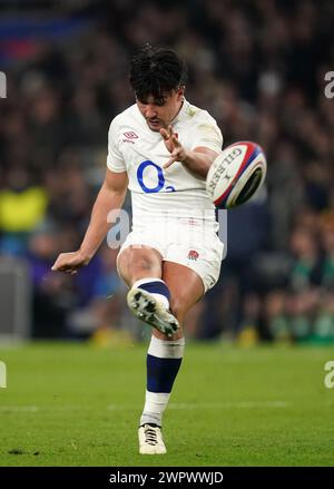 England's Marcus Smith kicks the winning drop-goal during the Guinness Six Nations match at Twickenham Stadium, London. Picture date: Saturday March 9, 2024. Stock Photo