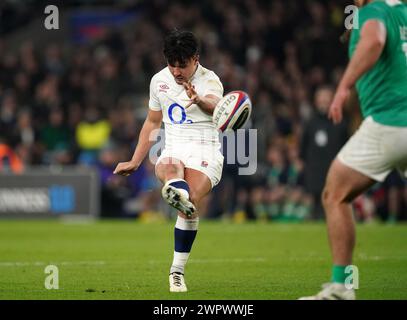 England's Marcus Smith kicks the winning drop-goal during the Guinness Six Nations match at Twickenham Stadium, London. Picture date: Saturday March 9, 2024. Stock Photo